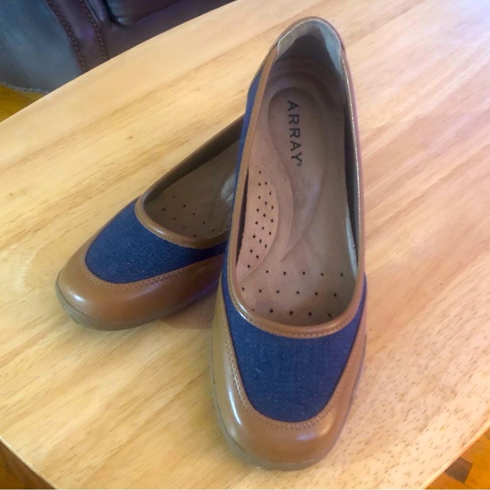 Women’s size 4.5  Array denim flats with brown leather-like  trim. Preowned.